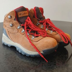 Columbia Women's Newton Ridge Hiking Boot